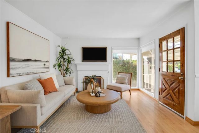 424 S Meadows Ave, Manhattan Beach, CA 90266