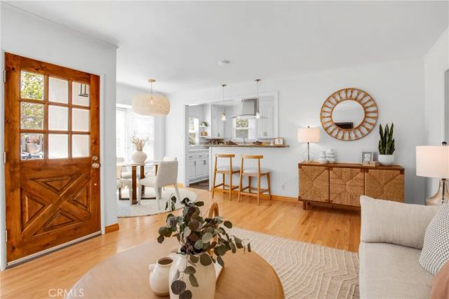 424 S Meadows Ave, Manhattan Beach, CA 90266