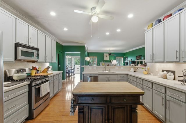 917 Falling Water Ct, Nashville, TN 37221