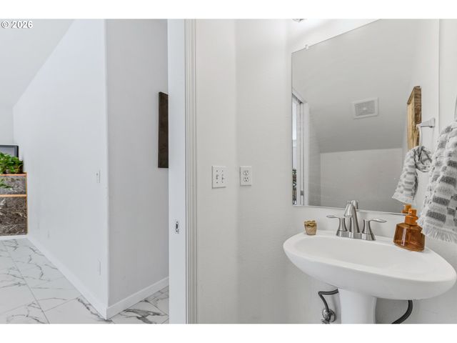 2998 Se TURNER CREEK Dr, Hillsboro, OR 97123