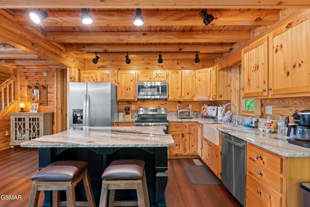 503 Deer Path Lane, Gatlinburg, TN 37738