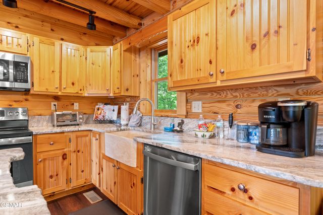 503 Deer Path Lane, Gatlinburg, TN 37738