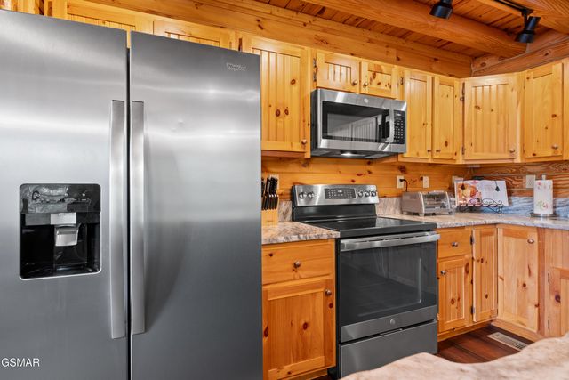 503 Deer Path Lane, Gatlinburg, TN 37738