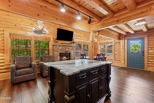 503 Deer Path Lane, Gatlinburg, TN 37738
