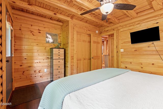 503 Deer Path Lane, Gatlinburg, TN 37738