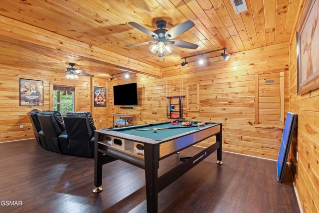 503 Deer Path Lane, Gatlinburg, TN 37738