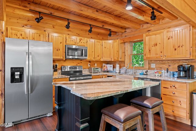 503 Deer Path Lane, Gatlinburg, TN 37738