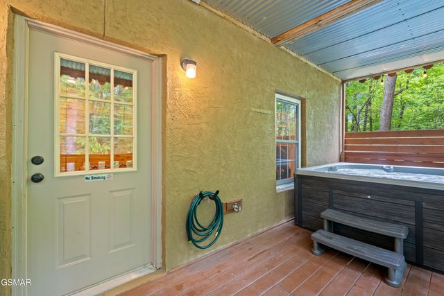 503 Deer Path Lane, Gatlinburg, TN 37738