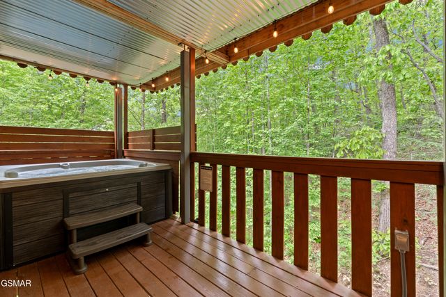 503 Deer Path Lane, Gatlinburg, TN 37738
