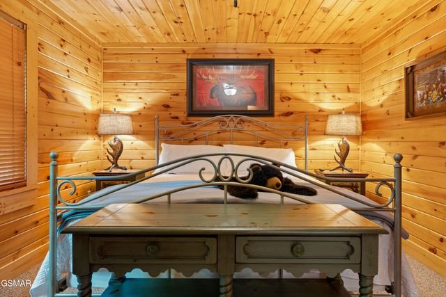 503 Deer Path Lane, Gatlinburg, TN 37738