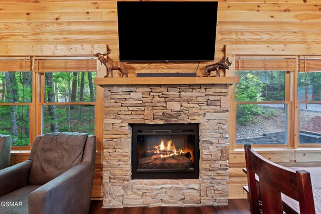 503 Deer Path Lane, Gatlinburg, TN 37738