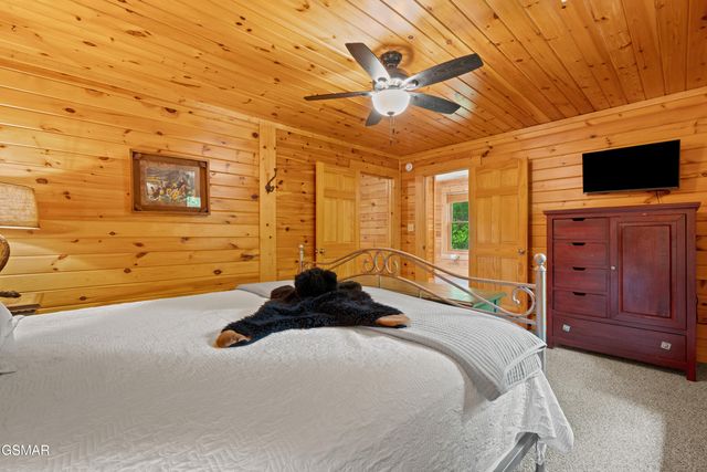 503 Deer Path Lane, Gatlinburg, TN 37738
