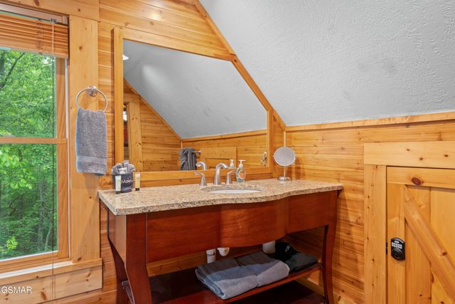 503 Deer Path Lane, Gatlinburg, TN 37738