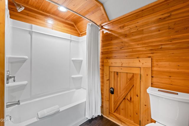 503 Deer Path Lane, Gatlinburg, TN 37738