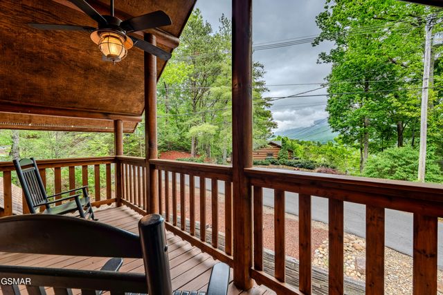 503 Deer Path Lane, Gatlinburg, TN 37738