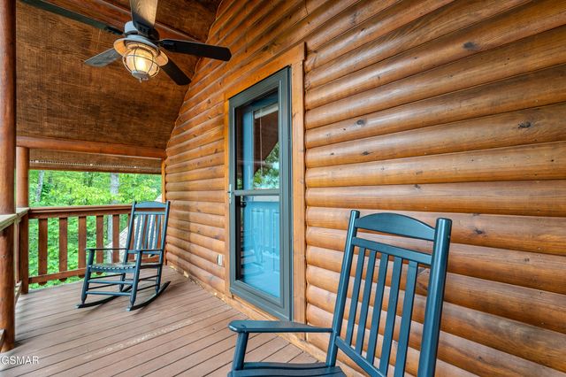 503 Deer Path Lane, Gatlinburg, TN 37738