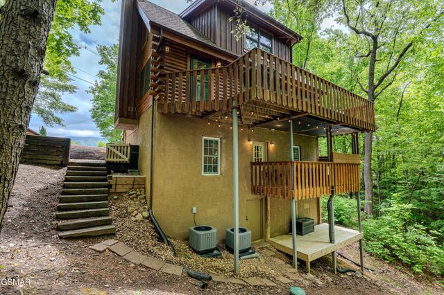 503 Deer Path Lane, Gatlinburg, TN 37738