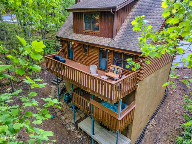 503 Deer Path Lane, Gatlinburg, TN 37738