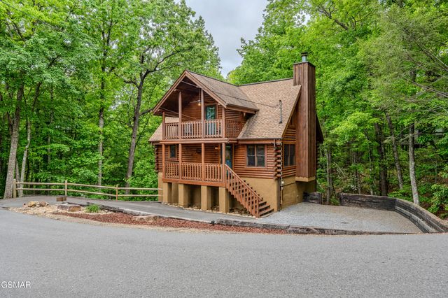 503 Deer Path Lane, Gatlinburg, TN 37738