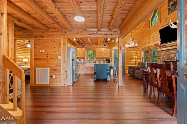 503 Deer Path Lane, Gatlinburg, TN 37738