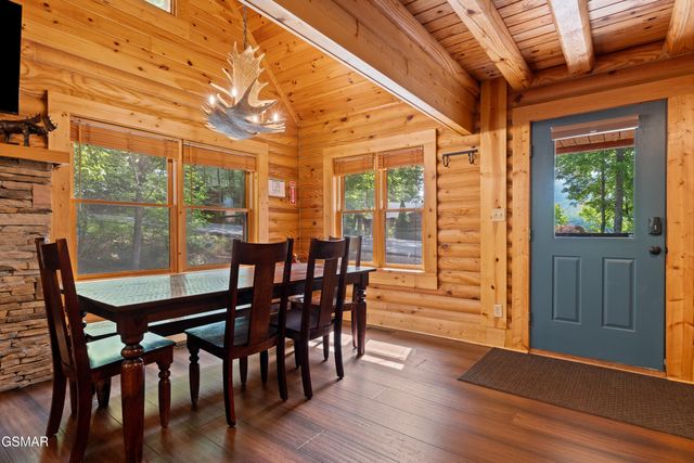 503 Deer Path Lane, Gatlinburg, TN 37738