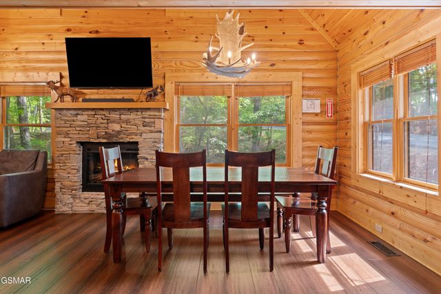 503 Deer Path Lane, Gatlinburg, TN 37738
