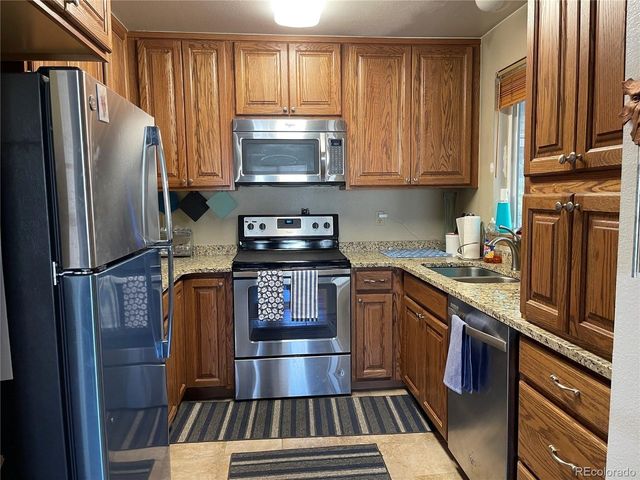 972 S Yukon St, Lakewood, CO 80226