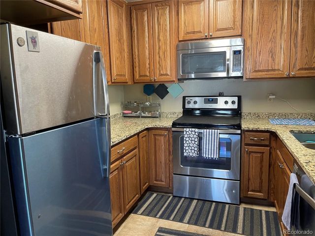 972 S Yukon St, Lakewood, CO 80226