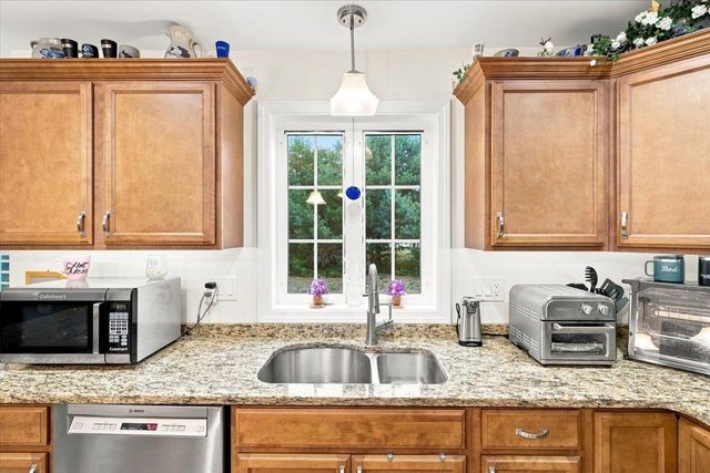 4 Sunningdale Drive, Somersworth, NH 03878