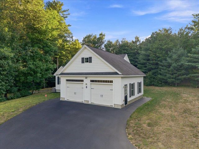 4 Sunningdale Drive, Somersworth, NH 03878