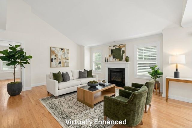 4 Sunningdale Drive, Somersworth, NH 03878