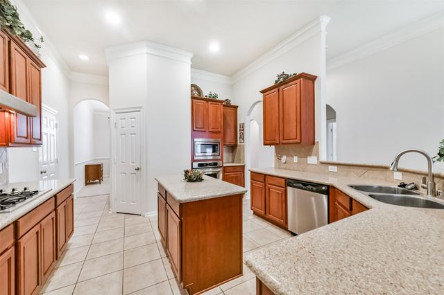 2301 Da Vinci Drive, Pearland, TX 77581
