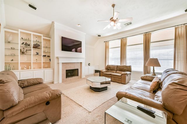 2301 Da Vinci Drive, Pearland, TX 77581