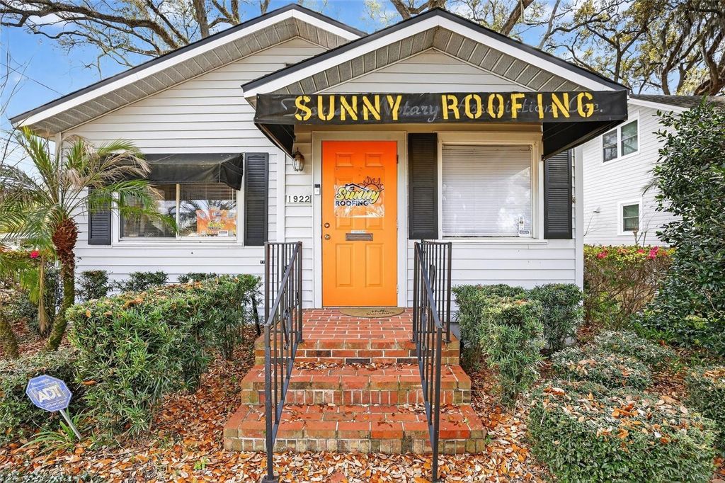 Image 15 of property listing at 1922 HILLCREST STREET, Orlando, FL 32803