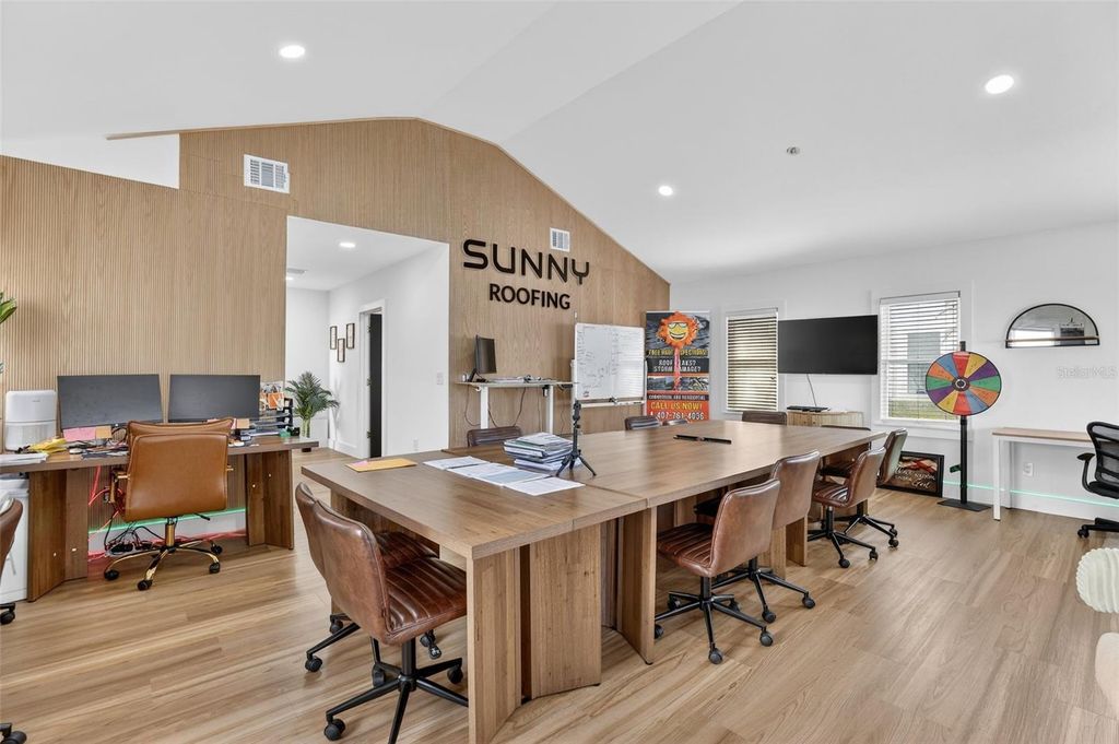 Image 18 of property listing at 1922 HILLCREST STREET, Orlando, FL 32803