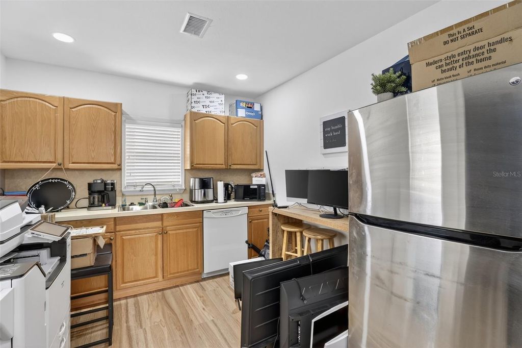 Image 23 of property listing at 1922 HILLCREST STREET, Orlando, FL 32803