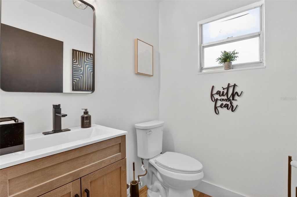 Image 25 of property listing at 1922 HILLCREST STREET, Orlando, FL 32803