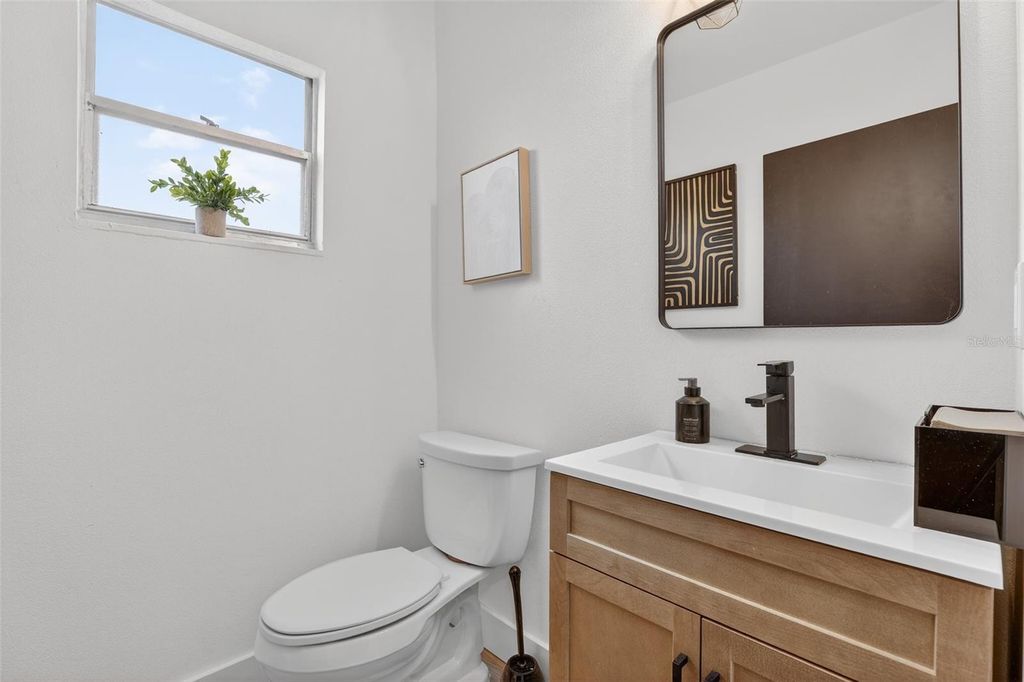 Image 26 of property listing at 1922 HILLCREST STREET, Orlando, FL 32803