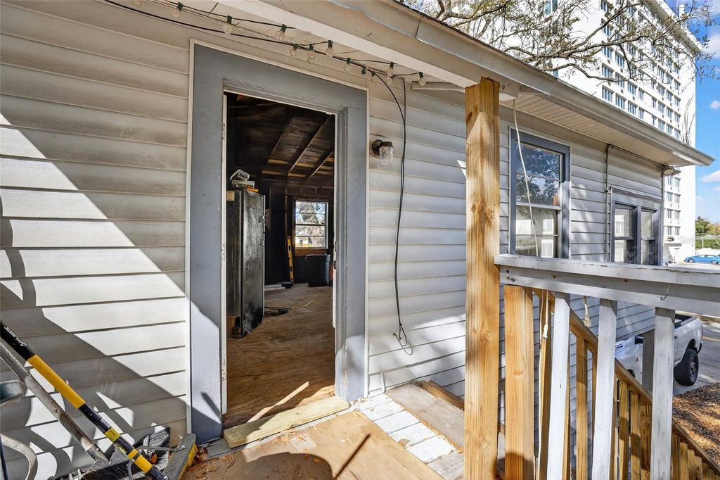 Image 4 of property listing at 1922 HILLCREST STREET, Orlando, FL 32803