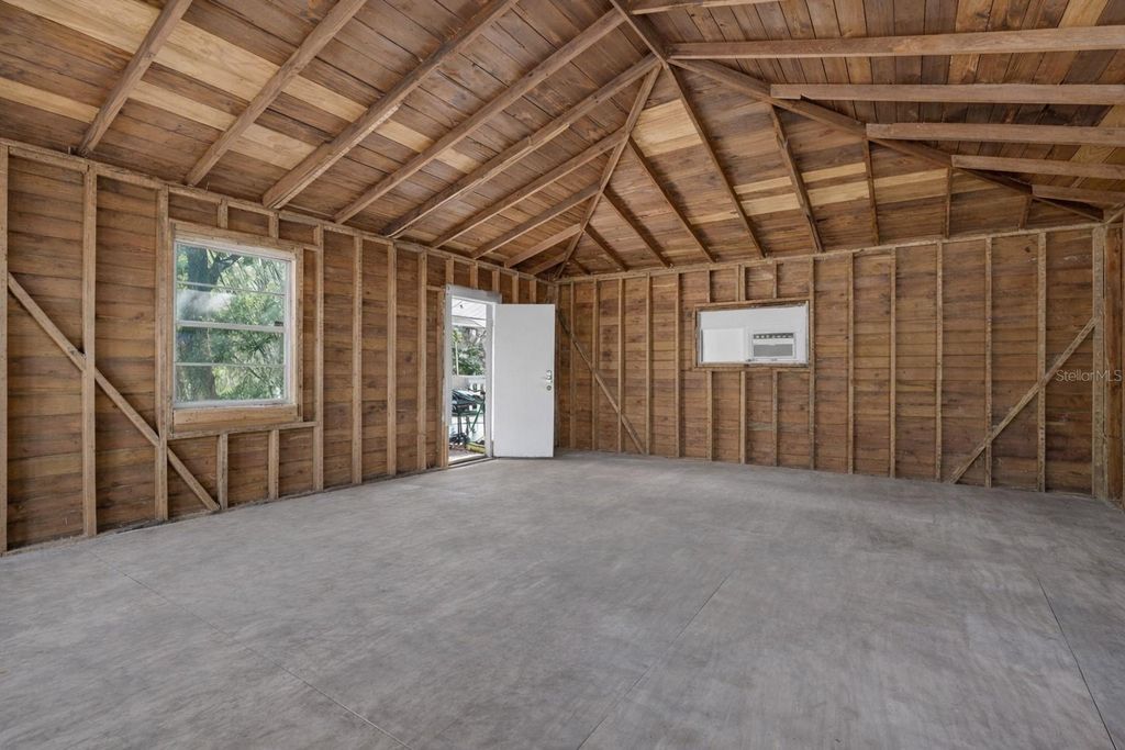 Image 5 of property listing at 1922 HILLCREST STREET, Orlando, FL 32803