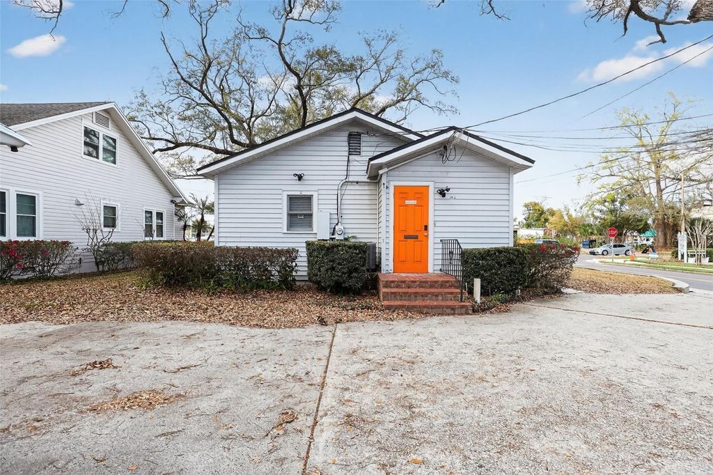 Image 10 of property listing at 1922 HILLCREST STREET, Orlando, FL 32803