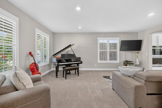 2749 Lincoln Airpark Dr, Lincoln, CA 95648