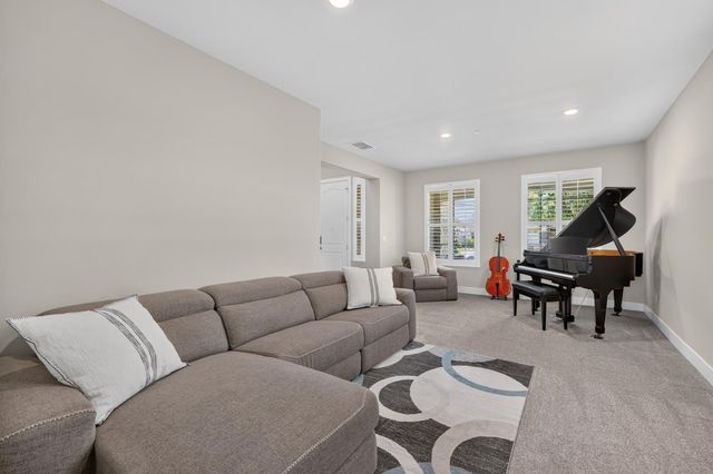 2749 Lincoln Airpark Dr, Lincoln, CA 95648