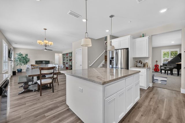 2749 Lincoln Airpark Dr, Lincoln, CA 95648