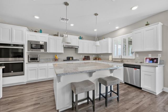 2749 Lincoln Airpark Dr, Lincoln, CA 95648
