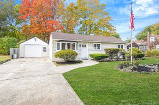 1039 Joselson Avenue, Bay Shore, NY 11706