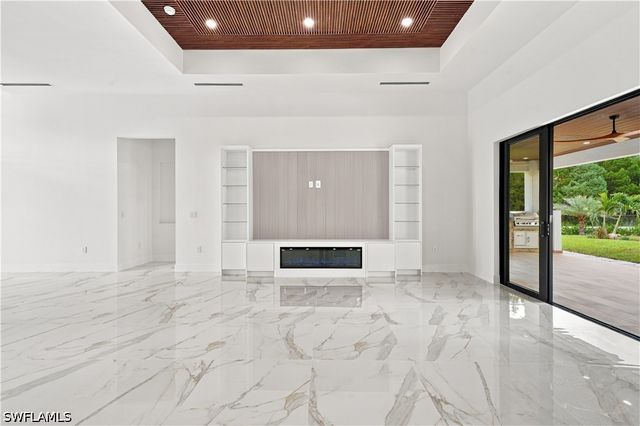 98 10th ST NE, Naples, FL 34120
