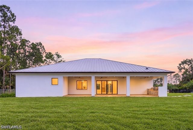 98 10th ST NE, Naples, FL 34120