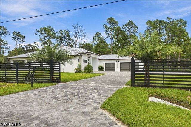 98 10th ST NE, Naples, FL 34120