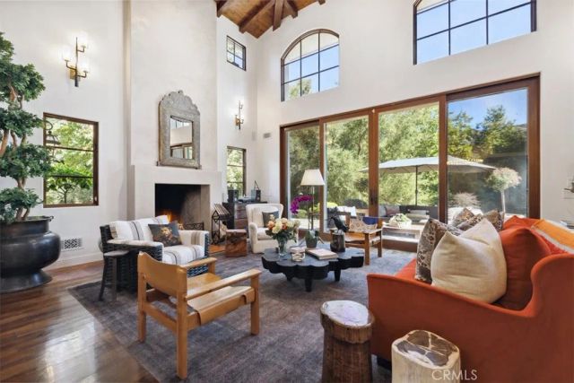 2040 Mckain Street, Calabasas, CA 91302